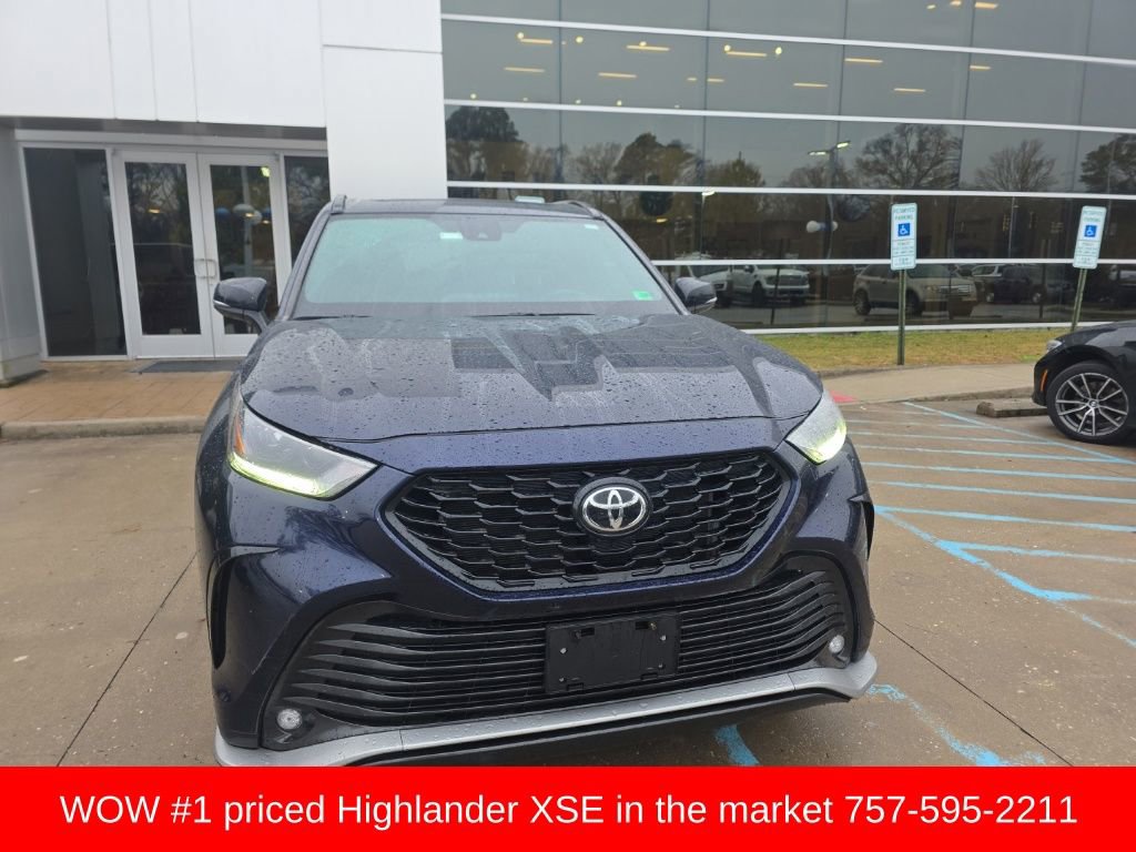 Used 2022 Toyota Highlander XSE image 2