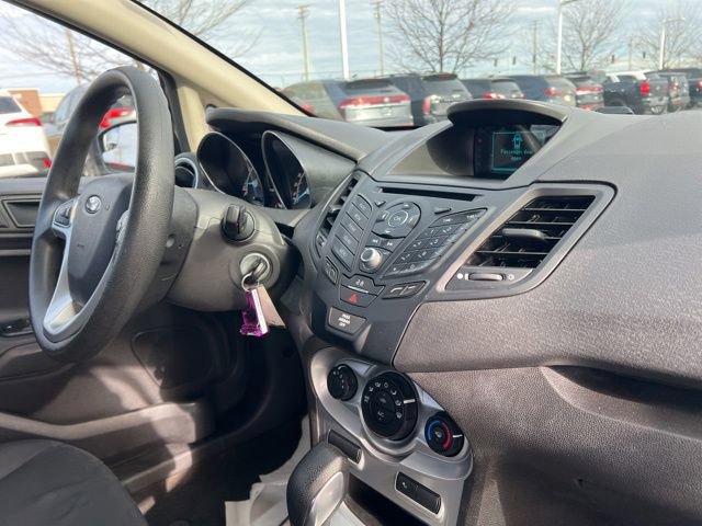 Used 2017 Ford Fiesta SE image 29