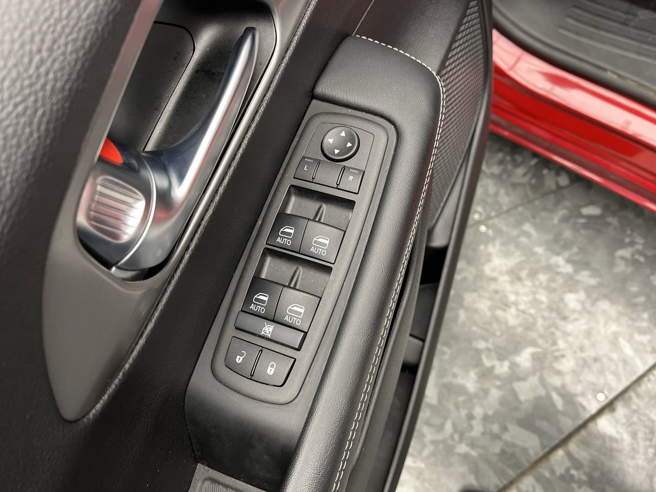 Used 2025 Chrysler Pacifica Select FWD image 7