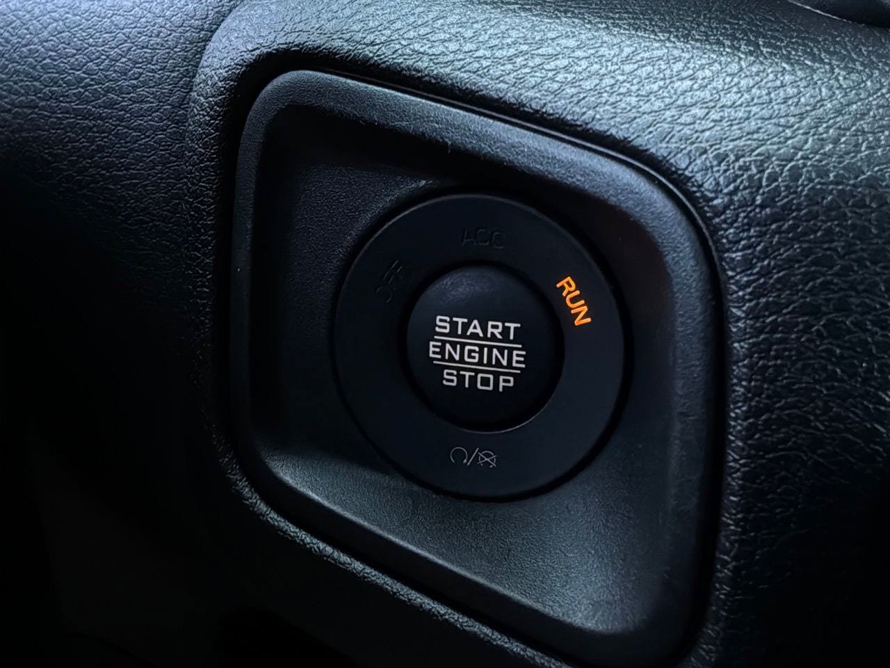Used 2025 Jeep Wrangler Unlimited Sport AWD/4WD image 28