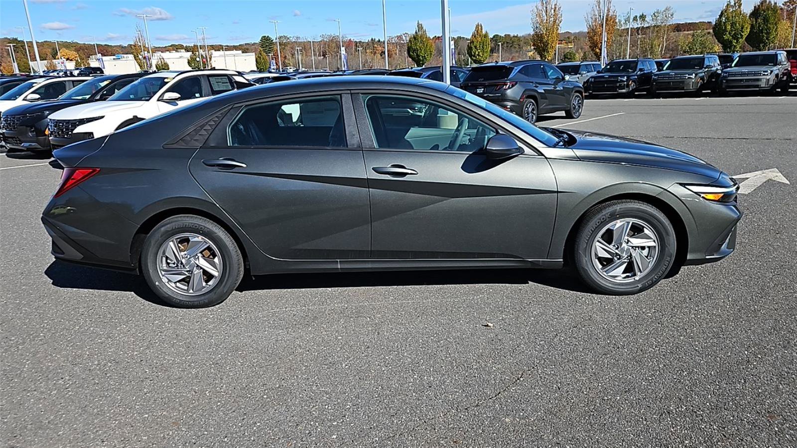 New 2025 Hyundai Elantra SE image 8