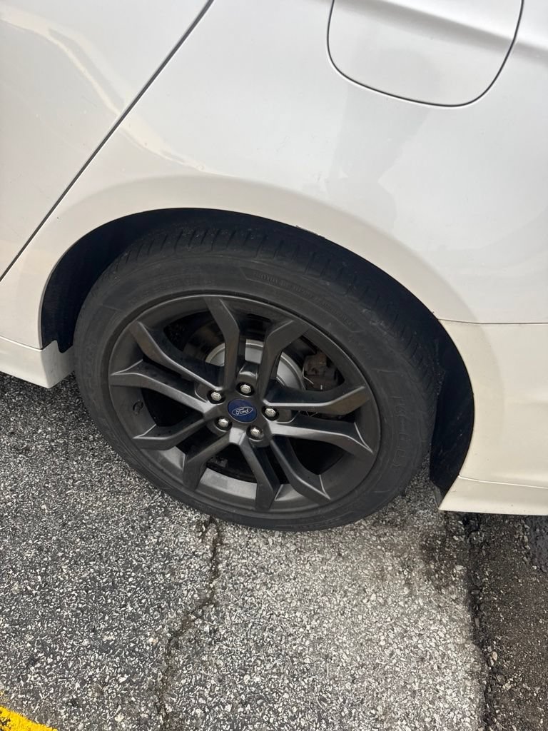 Used 2018 Ford Fusion SE w/ Equipment Group 201A FWD image 6