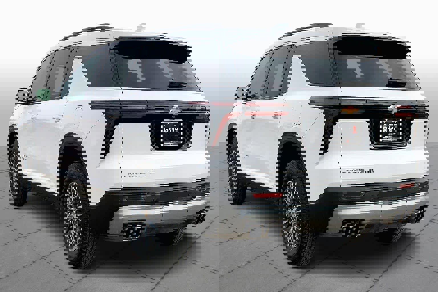 Used 2025 Chevrolet Traverse LT image 11