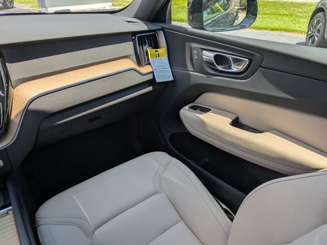 New 2026 Volvo XC60 T8 Plus w/ Protection Package Premier AWD/4WD image 17