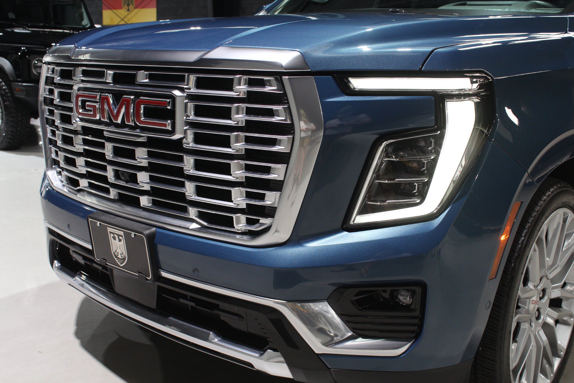 Used 2025 GMC Yukon Denali w/ Denali Reserve Package AWD/4WD image 7