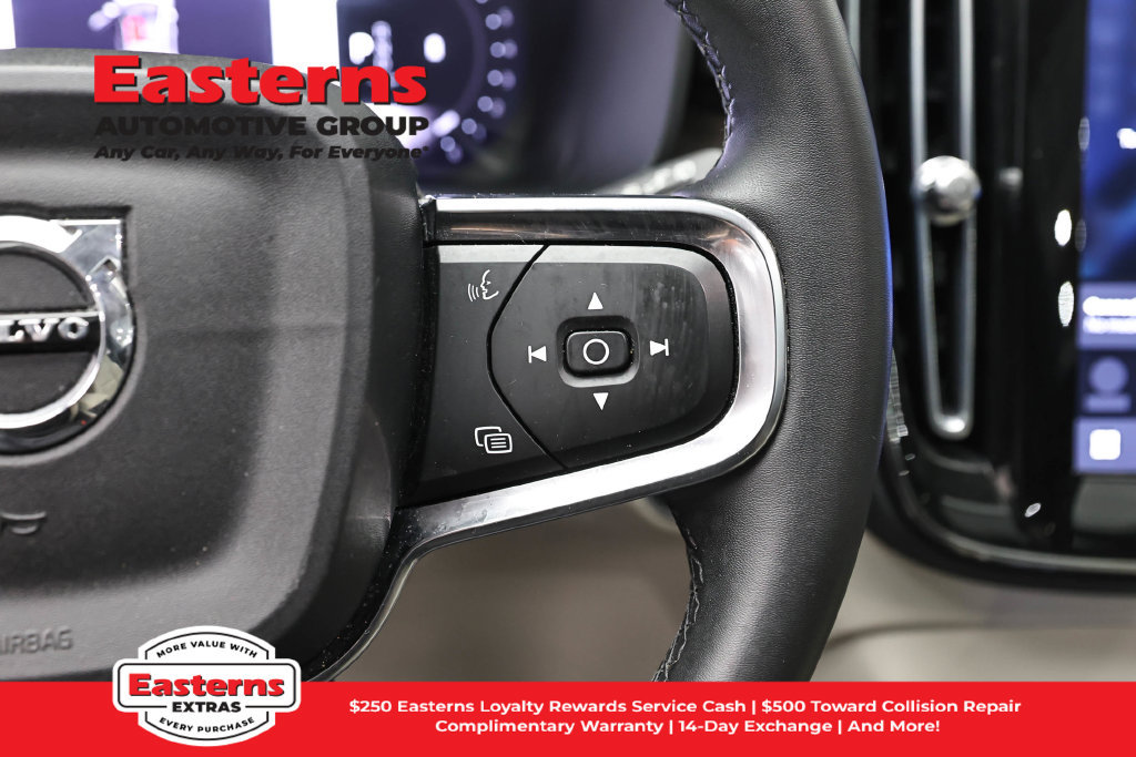 Used 2023 Volvo XC40 B5 Plus AWD/4WD image 17