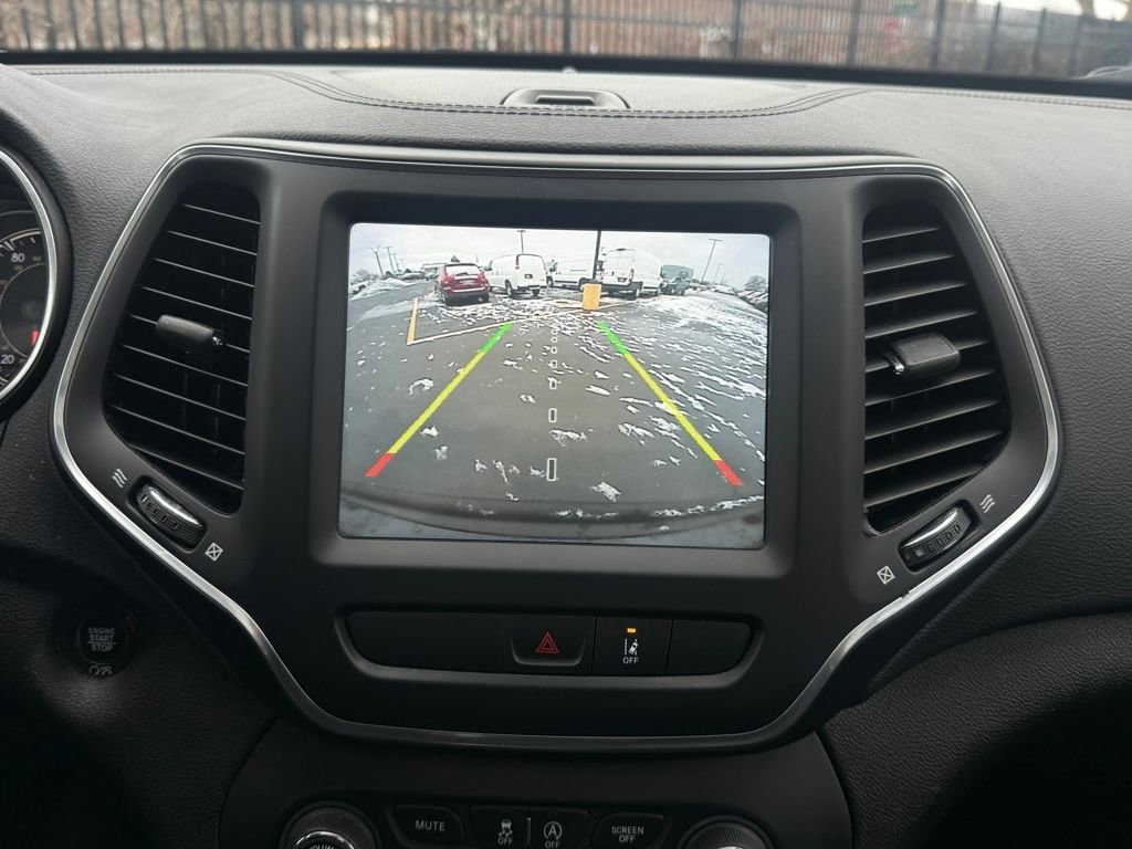 Used 2022 Jeep Cherokee Latitude Lux w/ Sun & Sound Group image 18