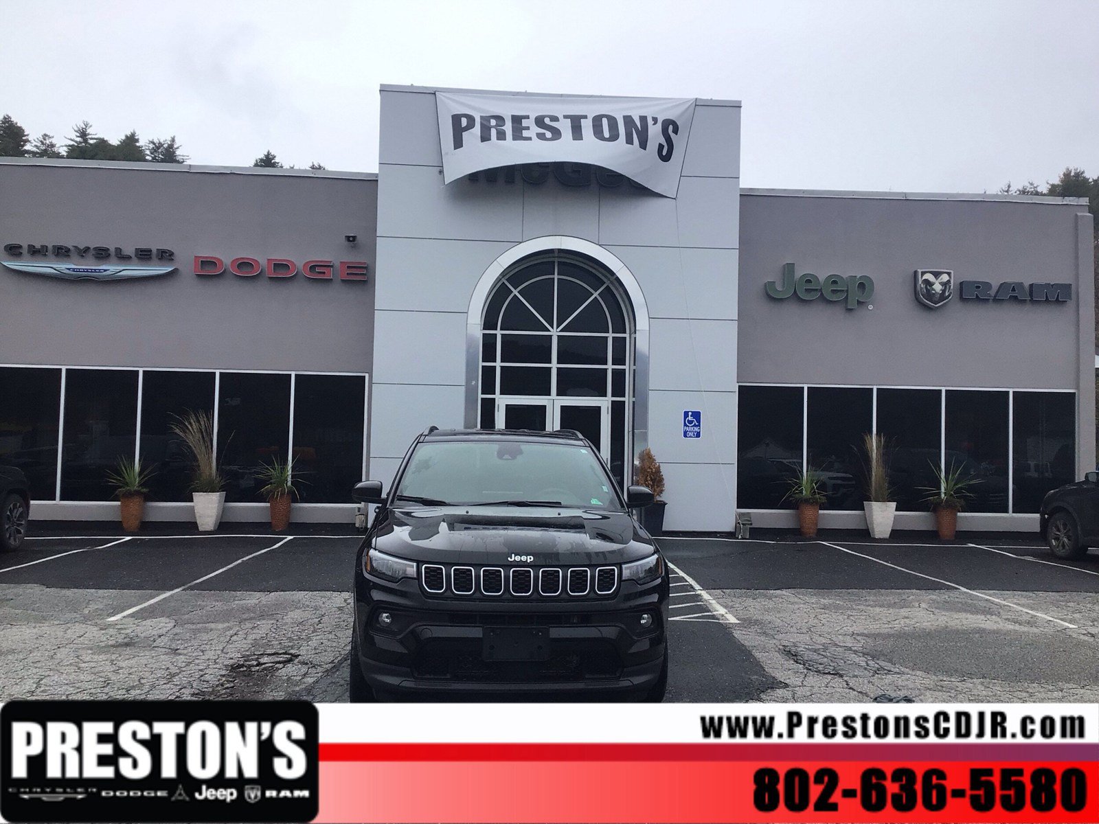 Used 2024 Jeep Compass Latitude AWD/4WD image 10