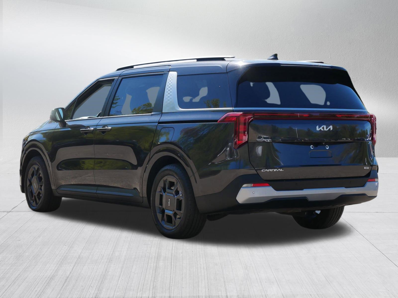Certified 2025 Kia Carnival EX FWD image 5