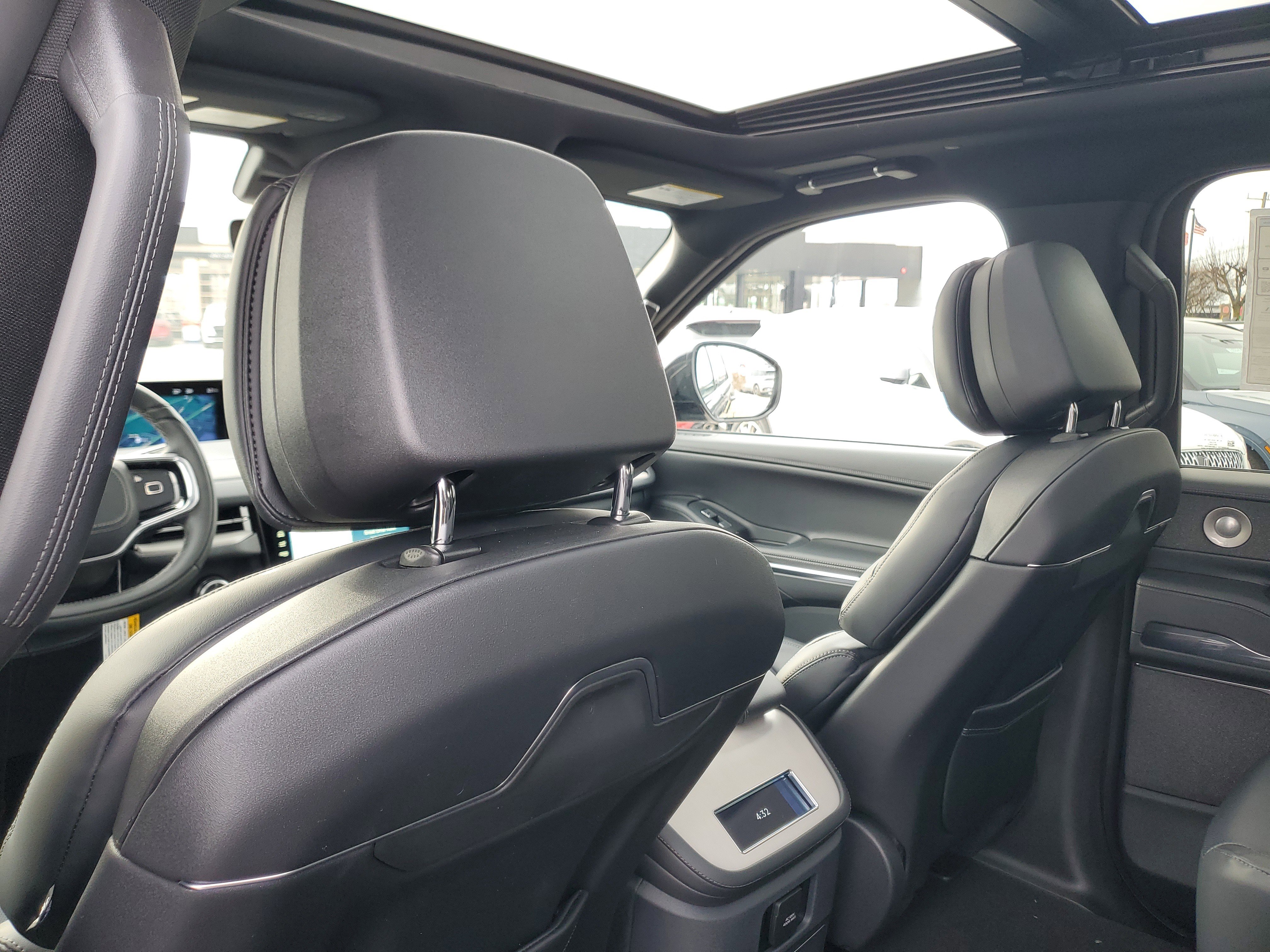 New 2026 Lincoln Navigator Reserve w/ Jet Appearance Package image 28