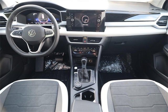 New 2025 Volkswagen Taos SE image 22