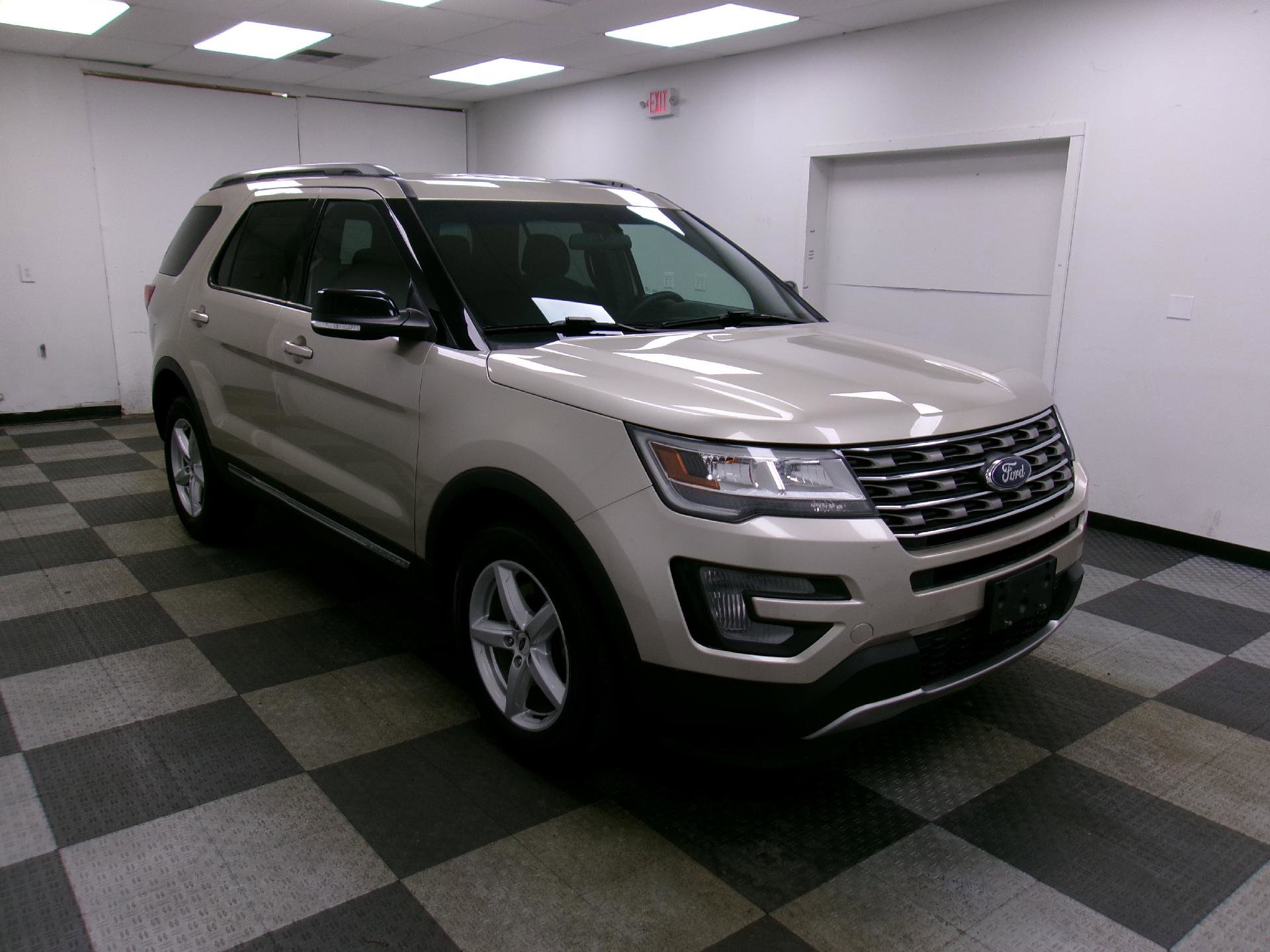Used 2017 Ford Explorer XLT AWD/4WD image 15