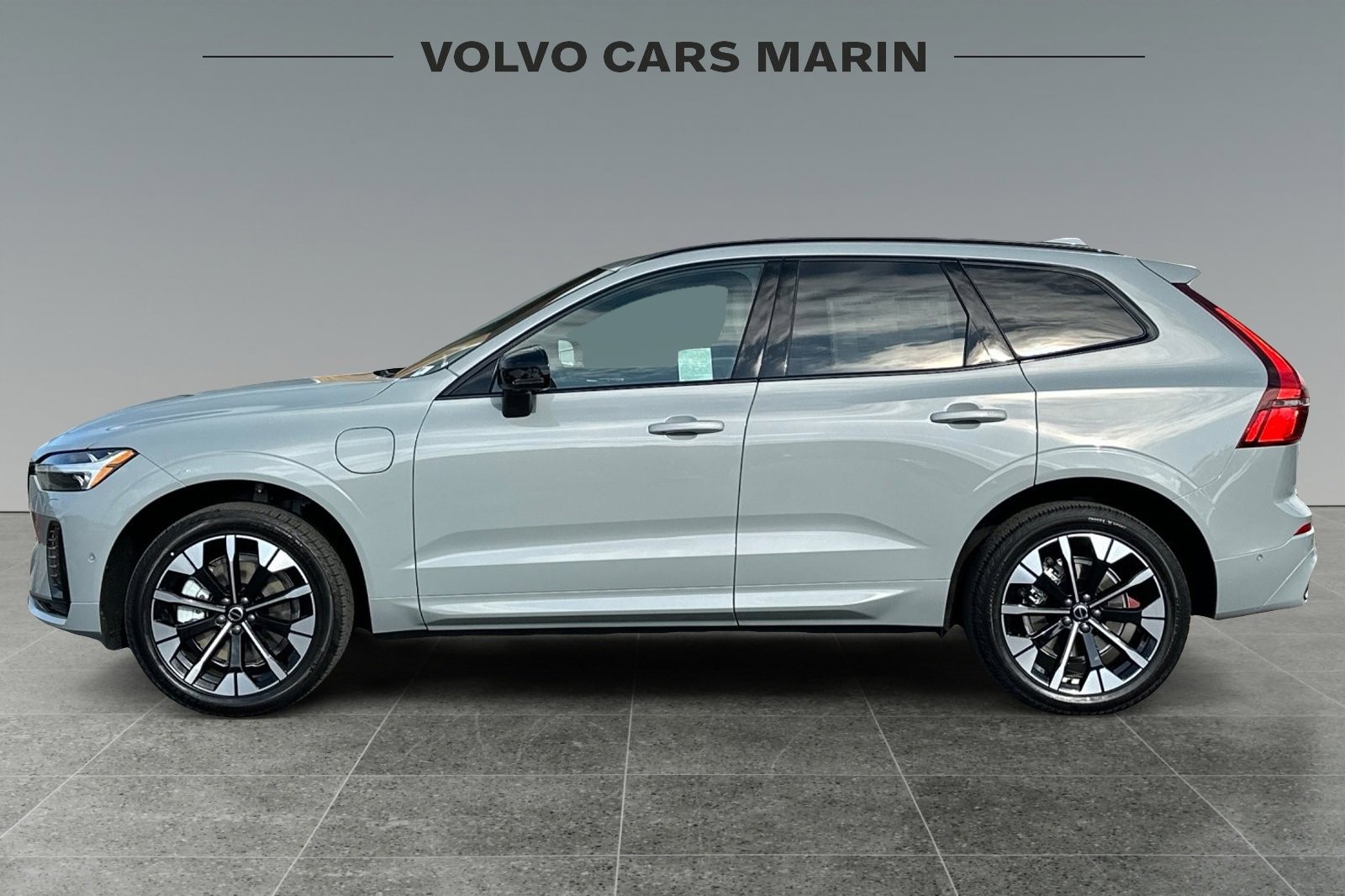 New 2026 Volvo XC60 T8 Plus w/ Climate Package image 5