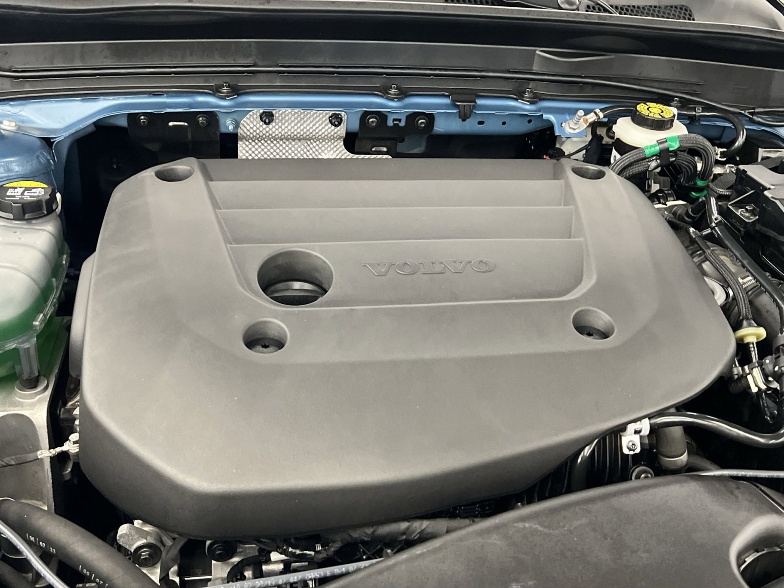 Used 2024 Volvo XC40 B5 Core w/ Climate Package image 25