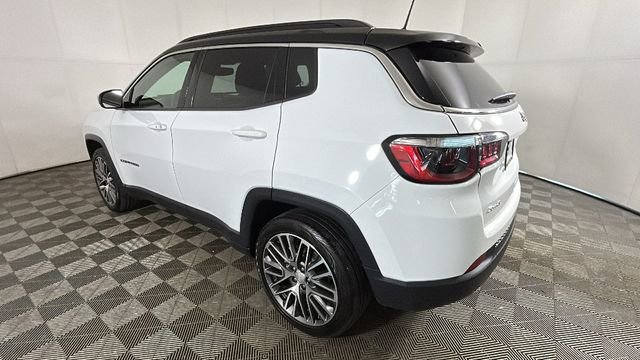 Used 2023 Jeep Compass Limited w/ Elite Group AWD/4WD image 5