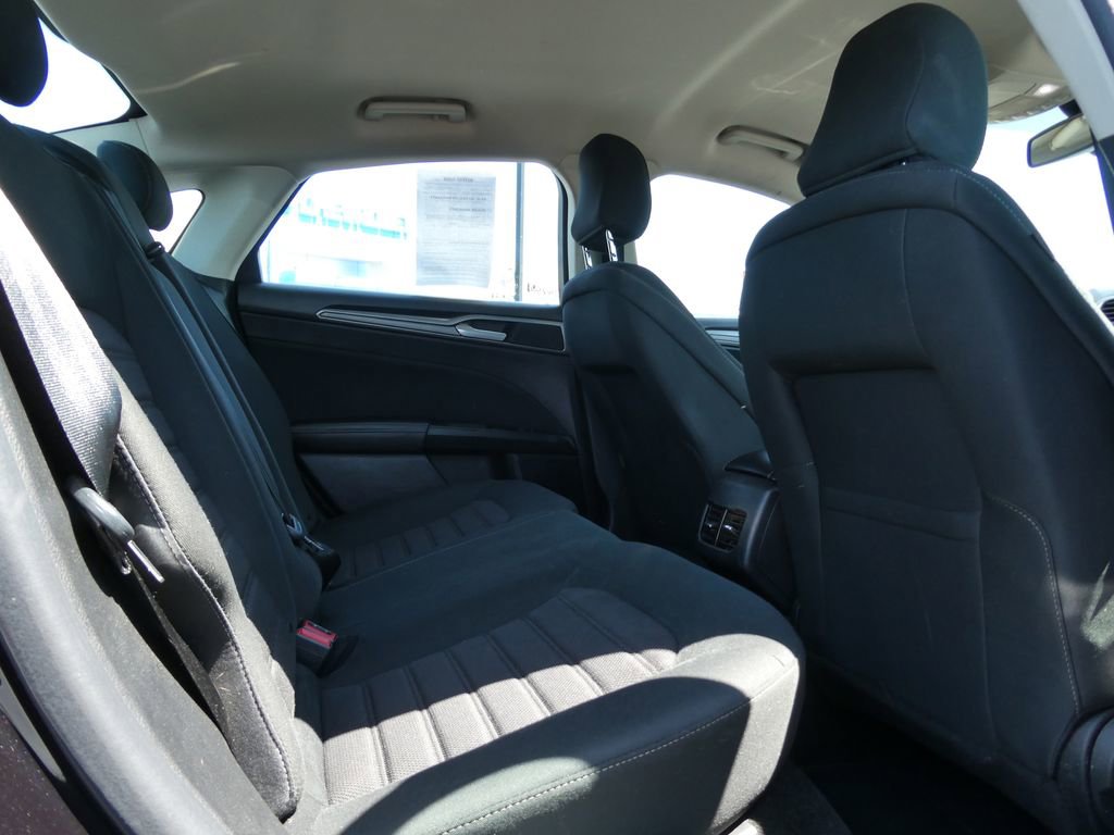 Used 2020 Ford Fusion SE FWD image 15