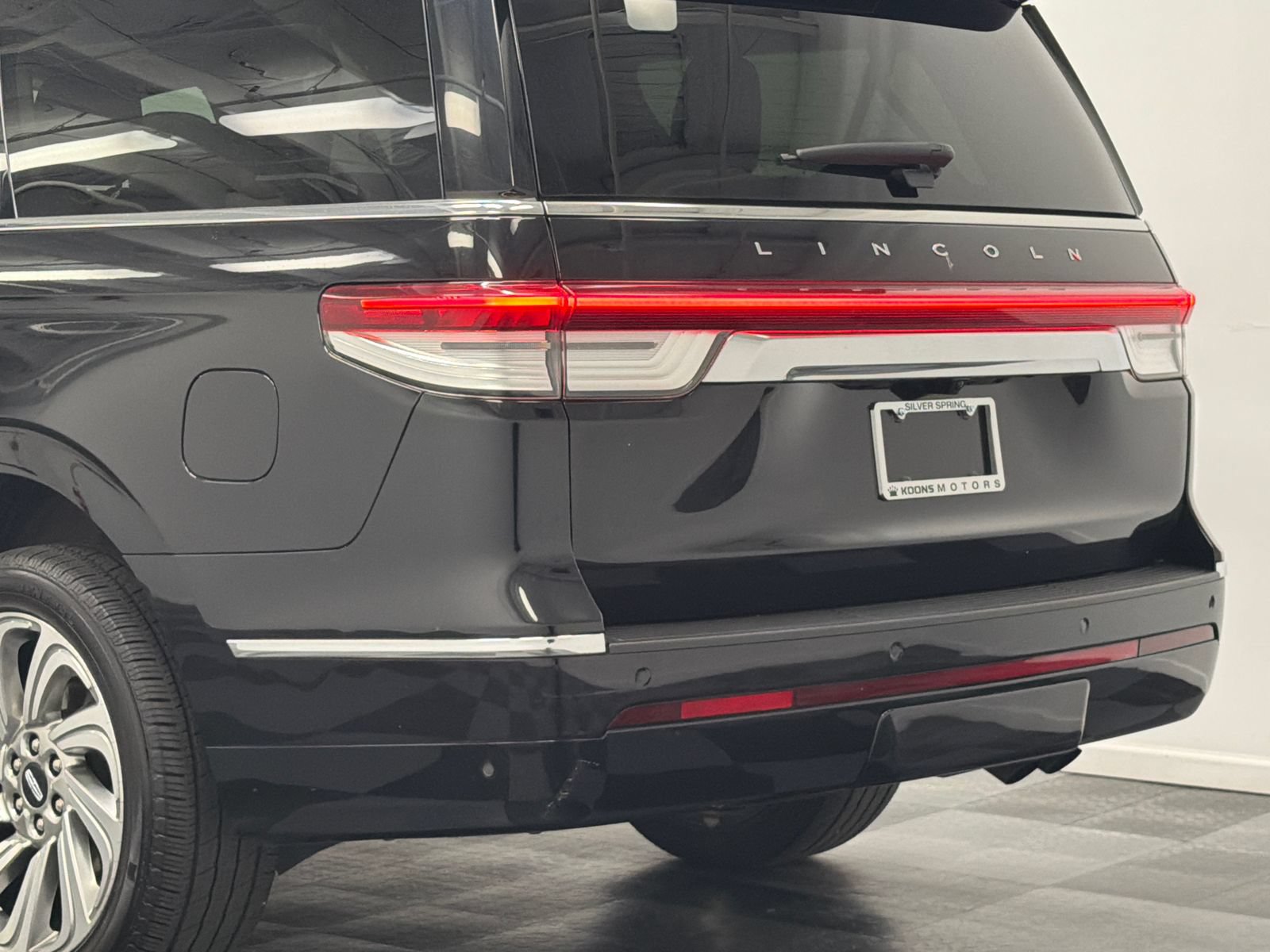 Certified 2024 Lincoln Navigator L Reserve AWD/4WD image 7