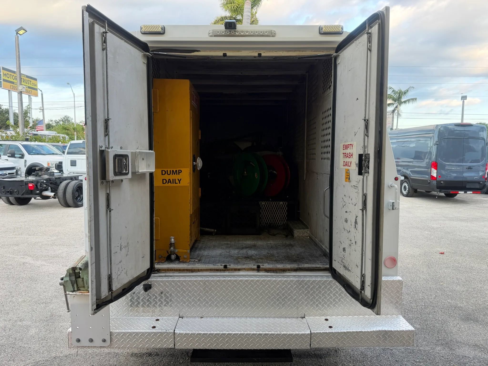 Used 2017 Mercedes-Benz Sprinter 3500 w/ Suspension Package II image 4