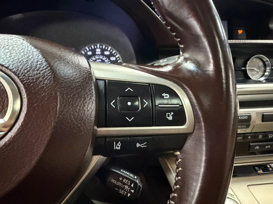 Used 2016 Lexus ES 350 w/ Luxury Package w/Wood Trim image 39