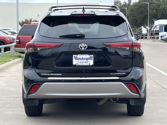 Used 2024 Toyota Highlander Platinum FWD image 5