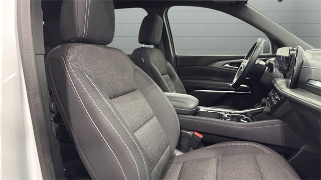 Used 2025 Chevrolet Traverse LT image 33