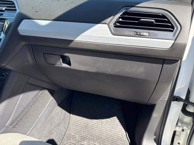 Used 2018 Volkswagen Tiguan S image 17