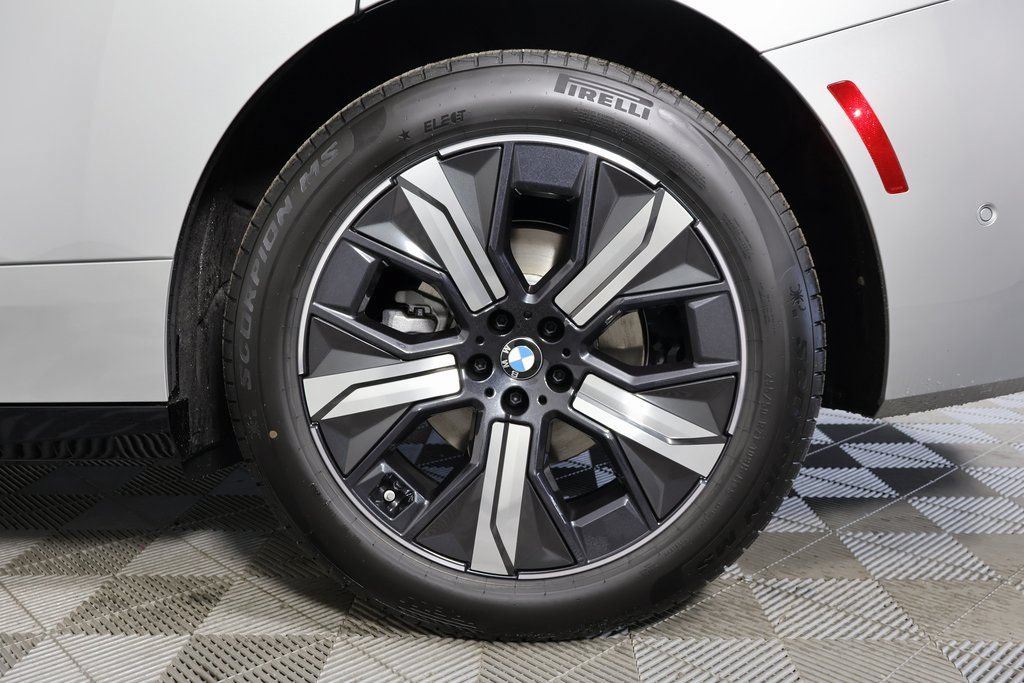 Used 2026 BMW iX xDrive45 AWD/4WD image 9
