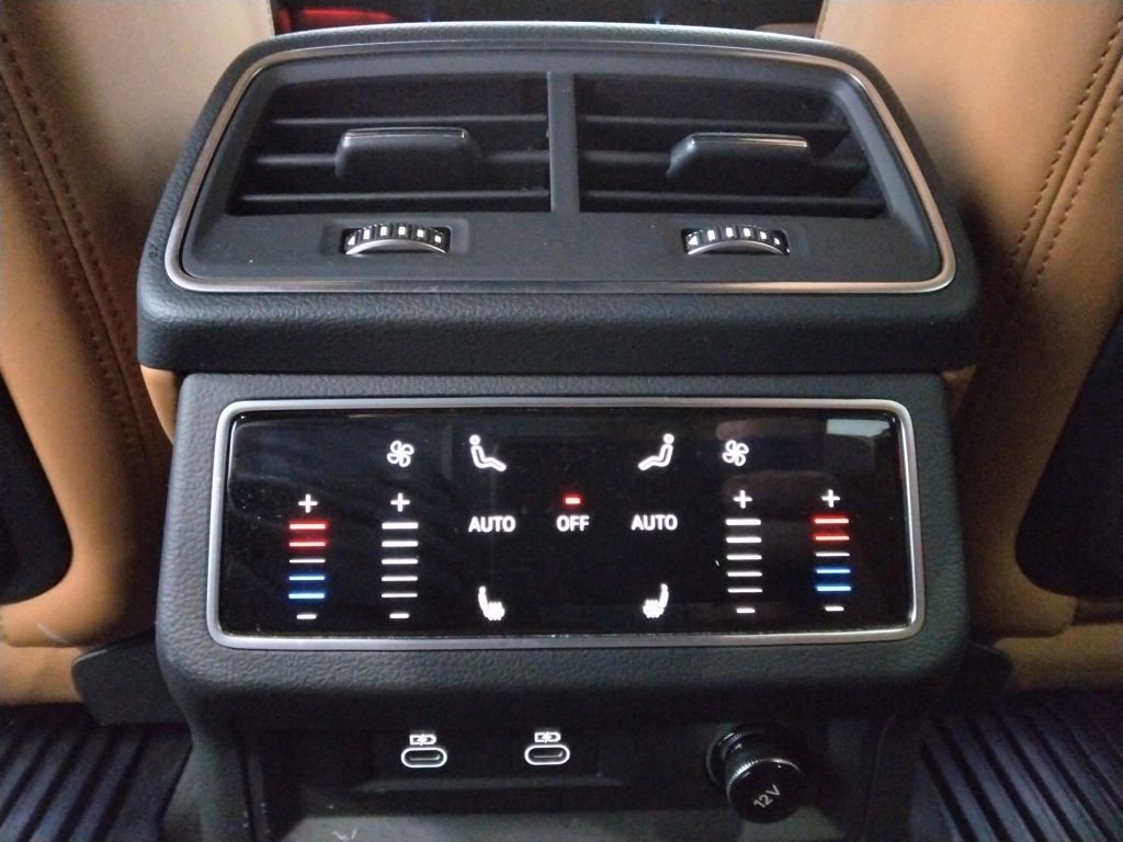 Used 2024 Audi RS 6 performance image 42