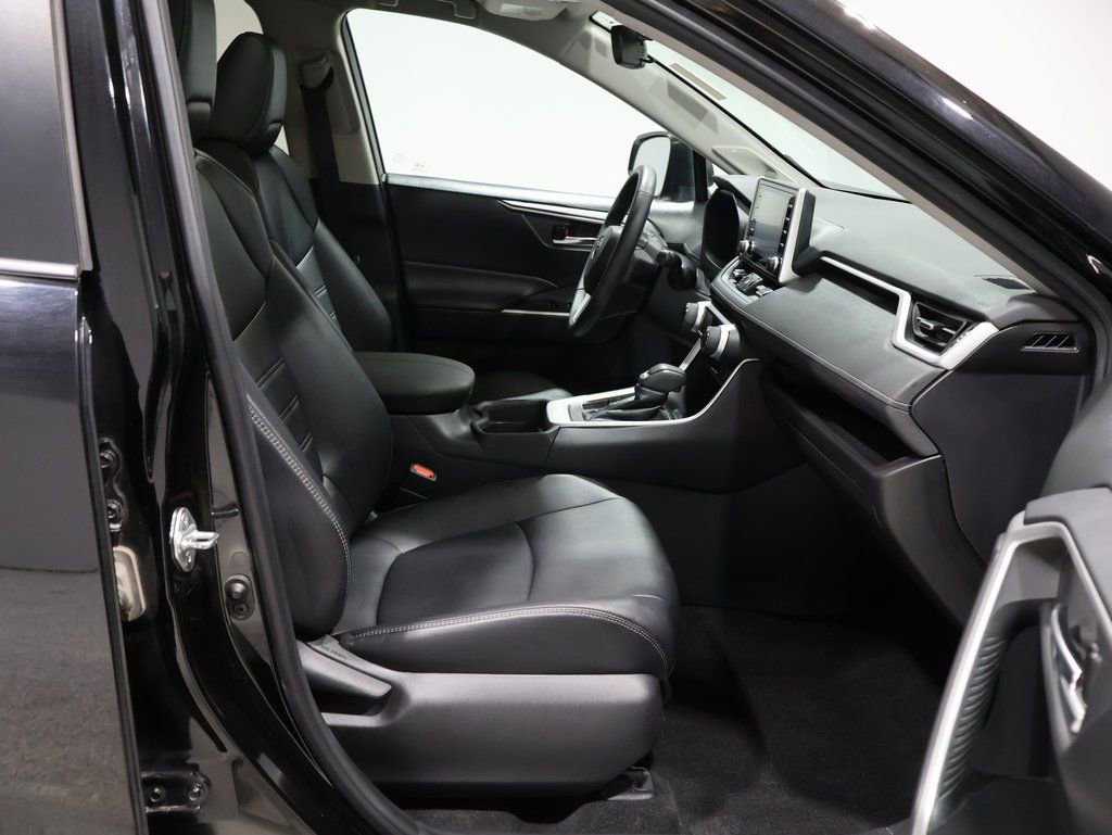 Used 2021 Toyota RAV4 XLE Premium image 27