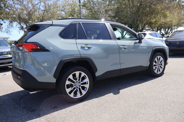 Used 2020 Toyota RAV4 XLE Premium image 9