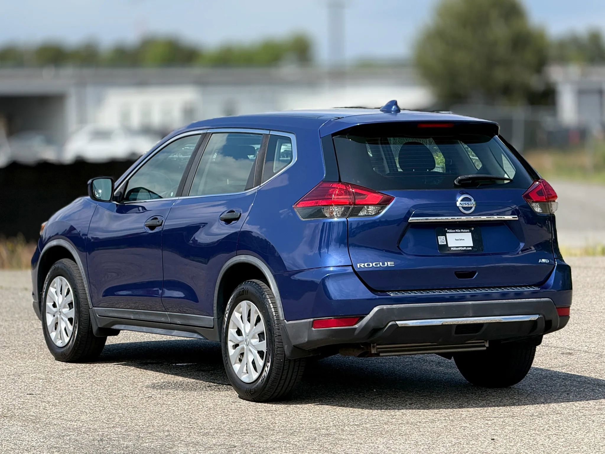 Used 2017 Nissan Rogue S AWD/4WD image 10