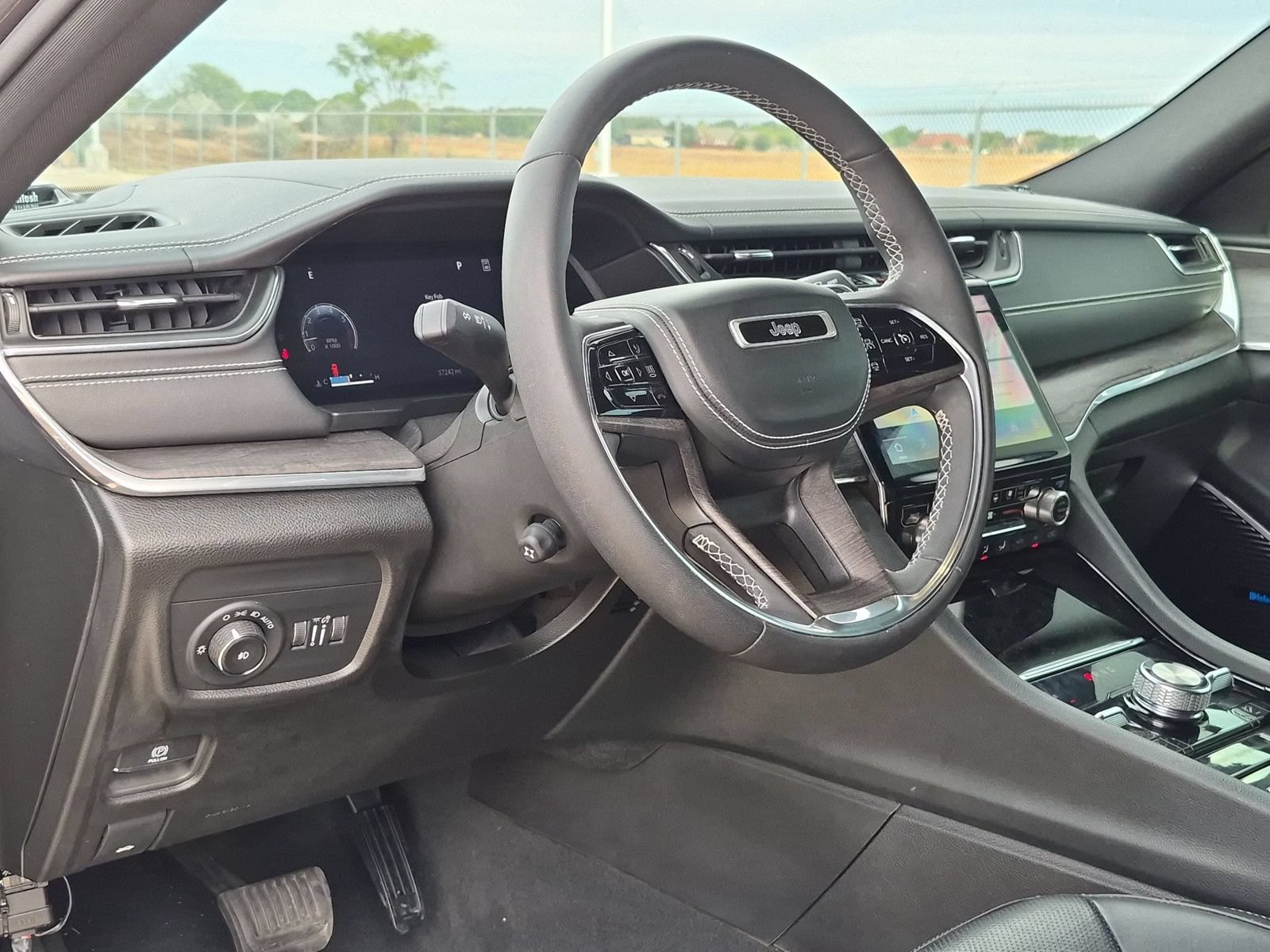 Used 2023 Jeep Grand Cherokee L Overland AWD/4WD image 10