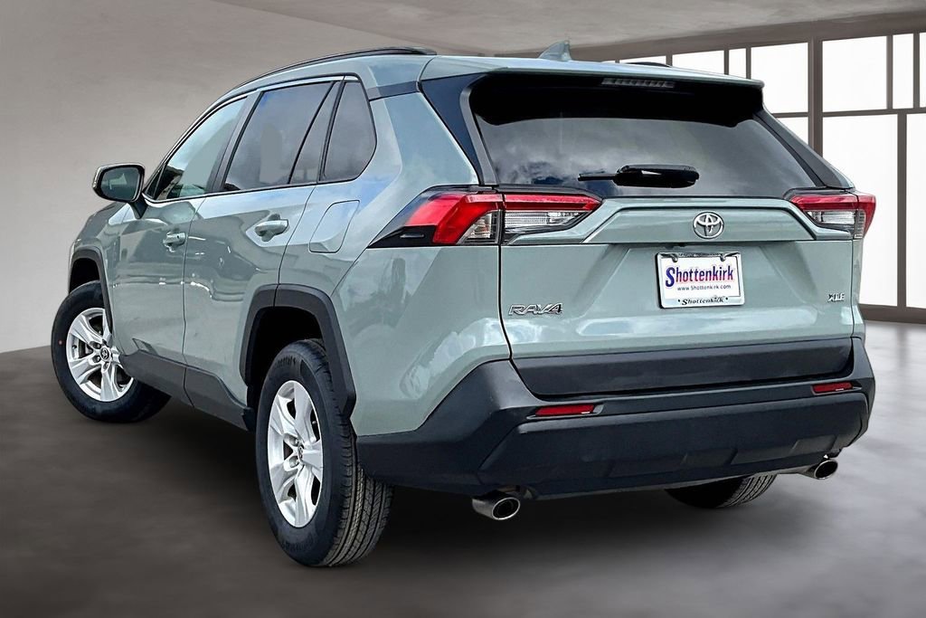 Used 2021 Toyota RAV4 XLE image 4