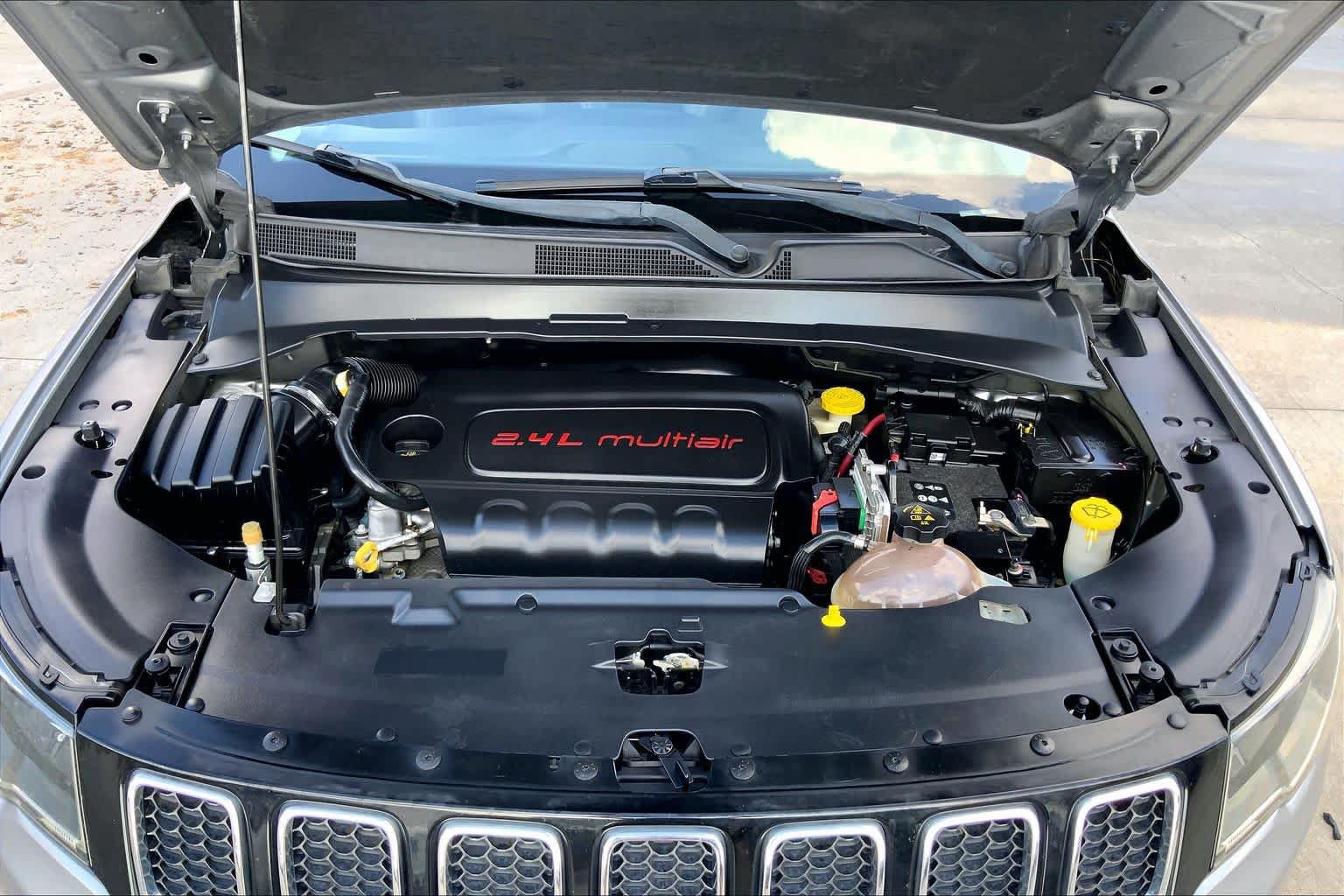 Used 2018 Jeep Compass Latitude w/ Popular Equipment Group FWD image 32