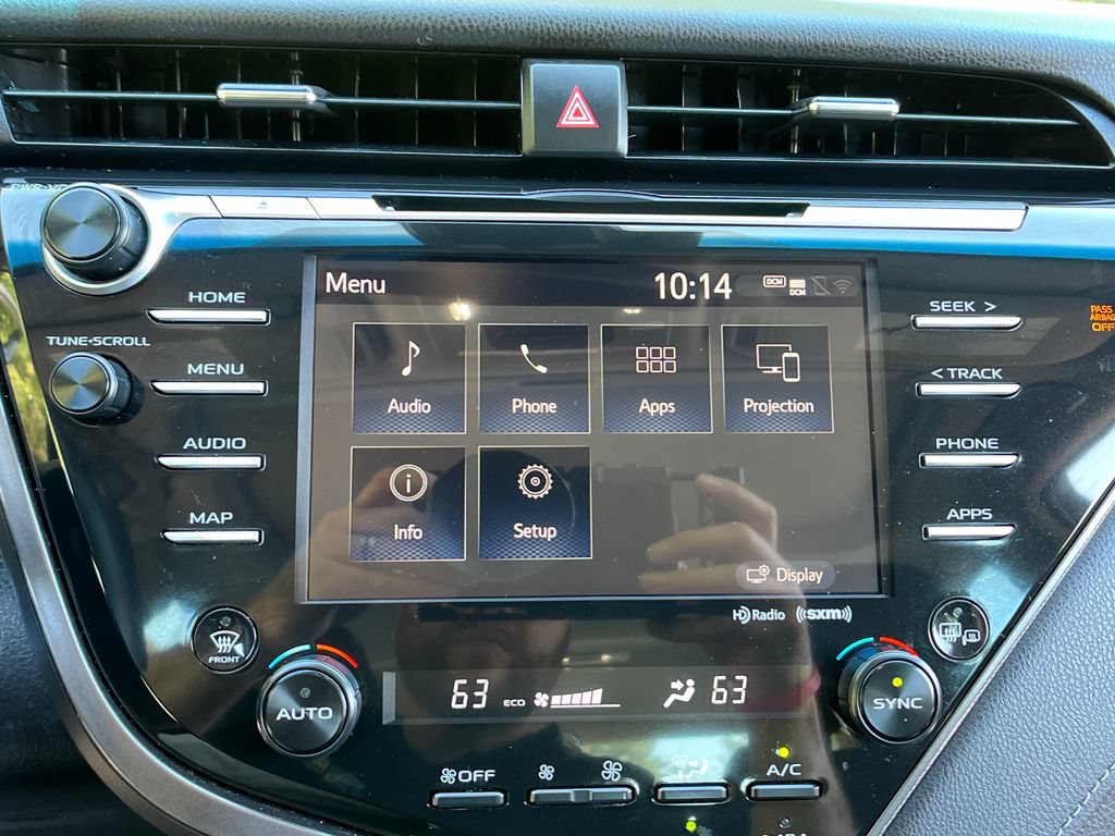 Used 2020 Toyota Camry SE w/ Sunroof Package FWD image 17