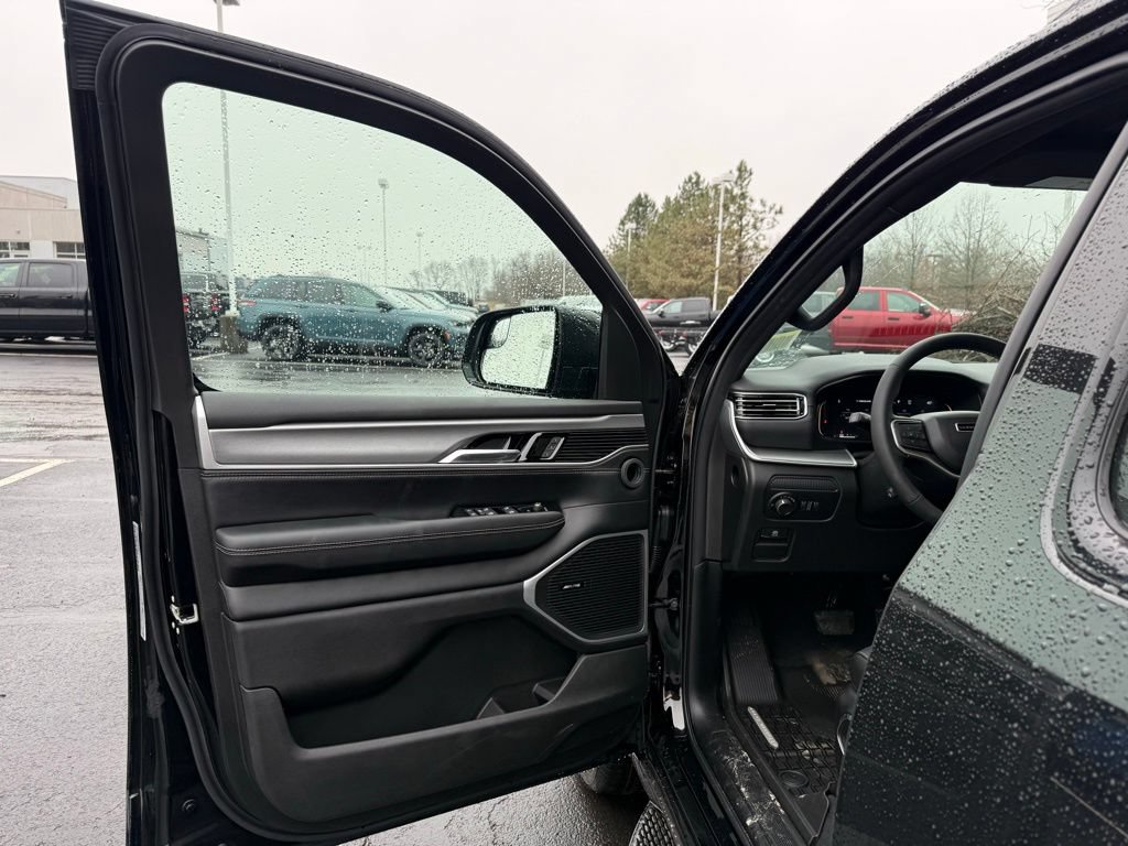 New 2026 Jeep Grand Wagoneer L 4WD w/ Premium Group I image 10