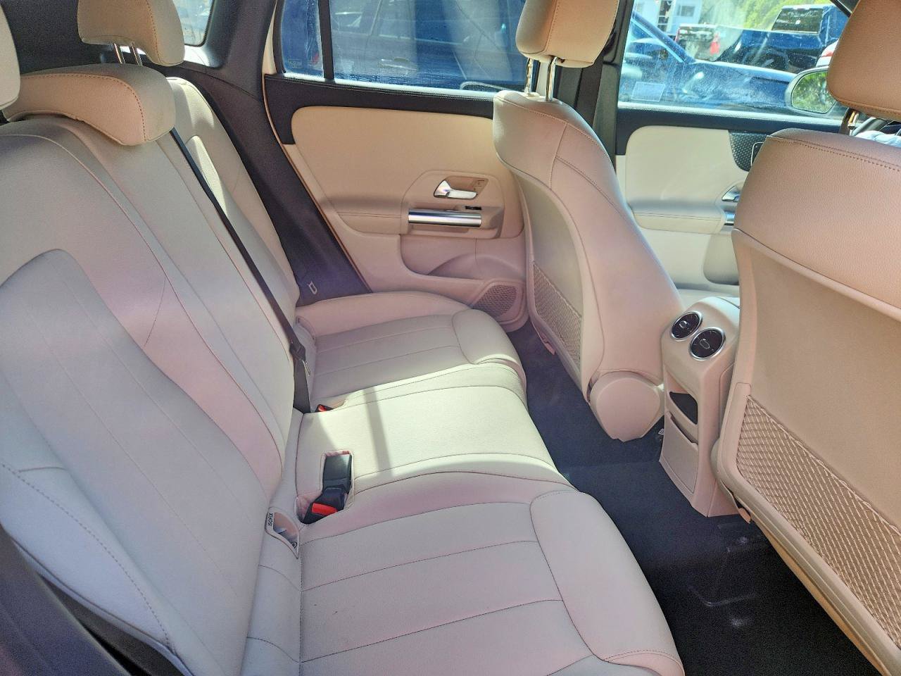 Used 2025 Mercedes-Benz GLA 250 4MATIC image 9