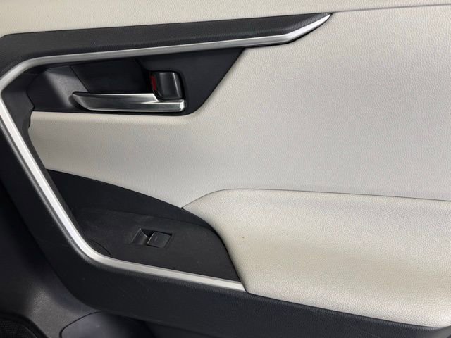 Used 2023 Toyota RAV4 XLE Premium image 23