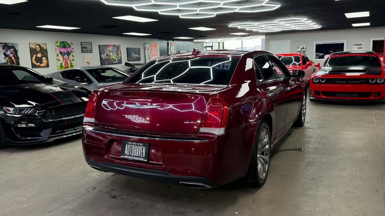 Used 2018 Chrysler 300 Limited RWD image 5