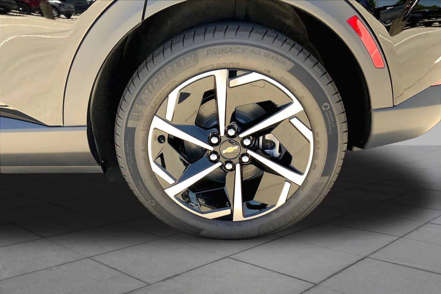 New 2026 Chevrolet Equinox EV LT AWD/4WD image 12
