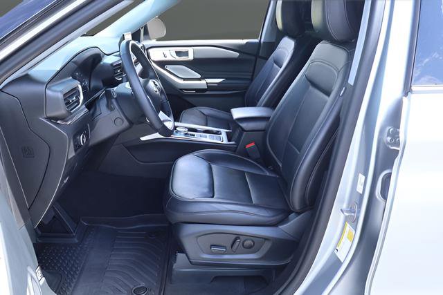 Used 2023 Ford Explorer Limited w/ Limited Technology Package RWD image 14