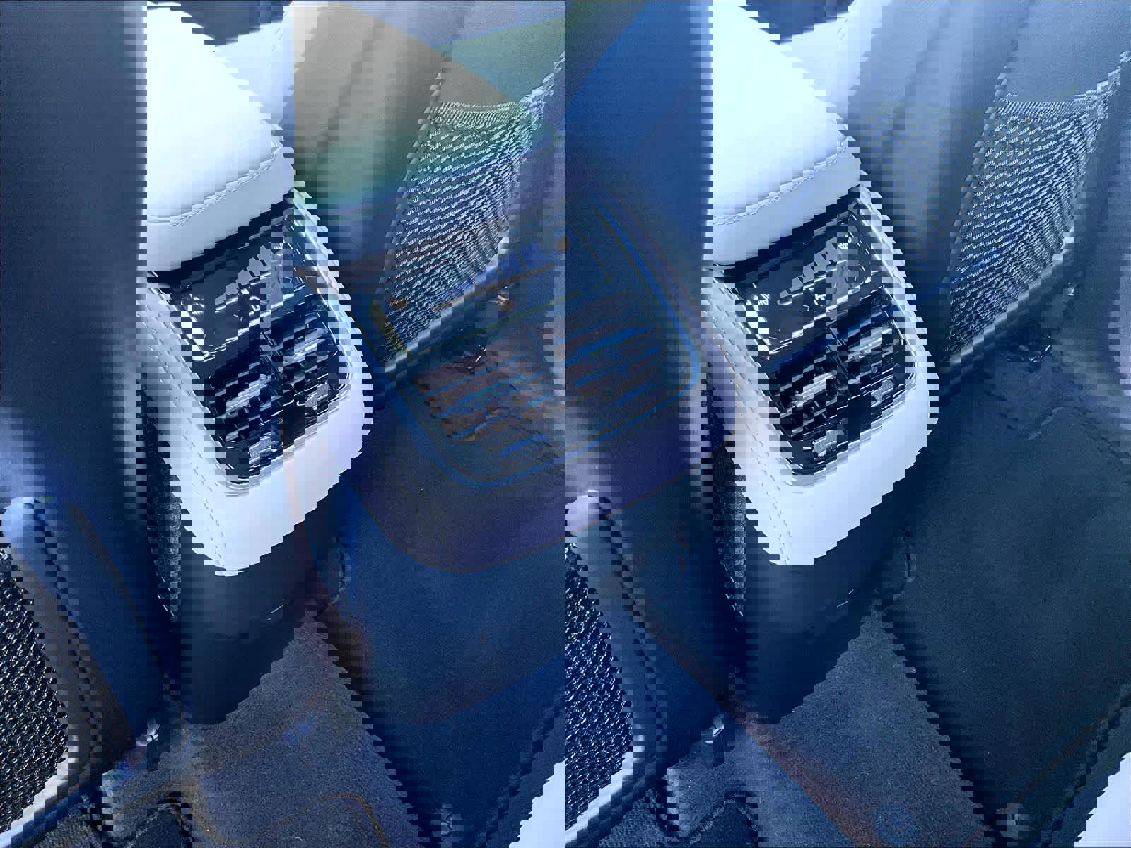 Used 2026 Volvo XC90 B6 Plus w/ Protection Package Premier image 38