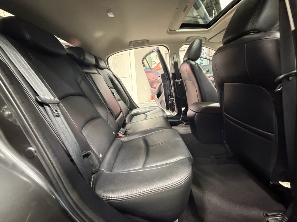 Used 2018 MAZDA MAZDA3 Grand Touring w/ Premium Equipment Package image 48