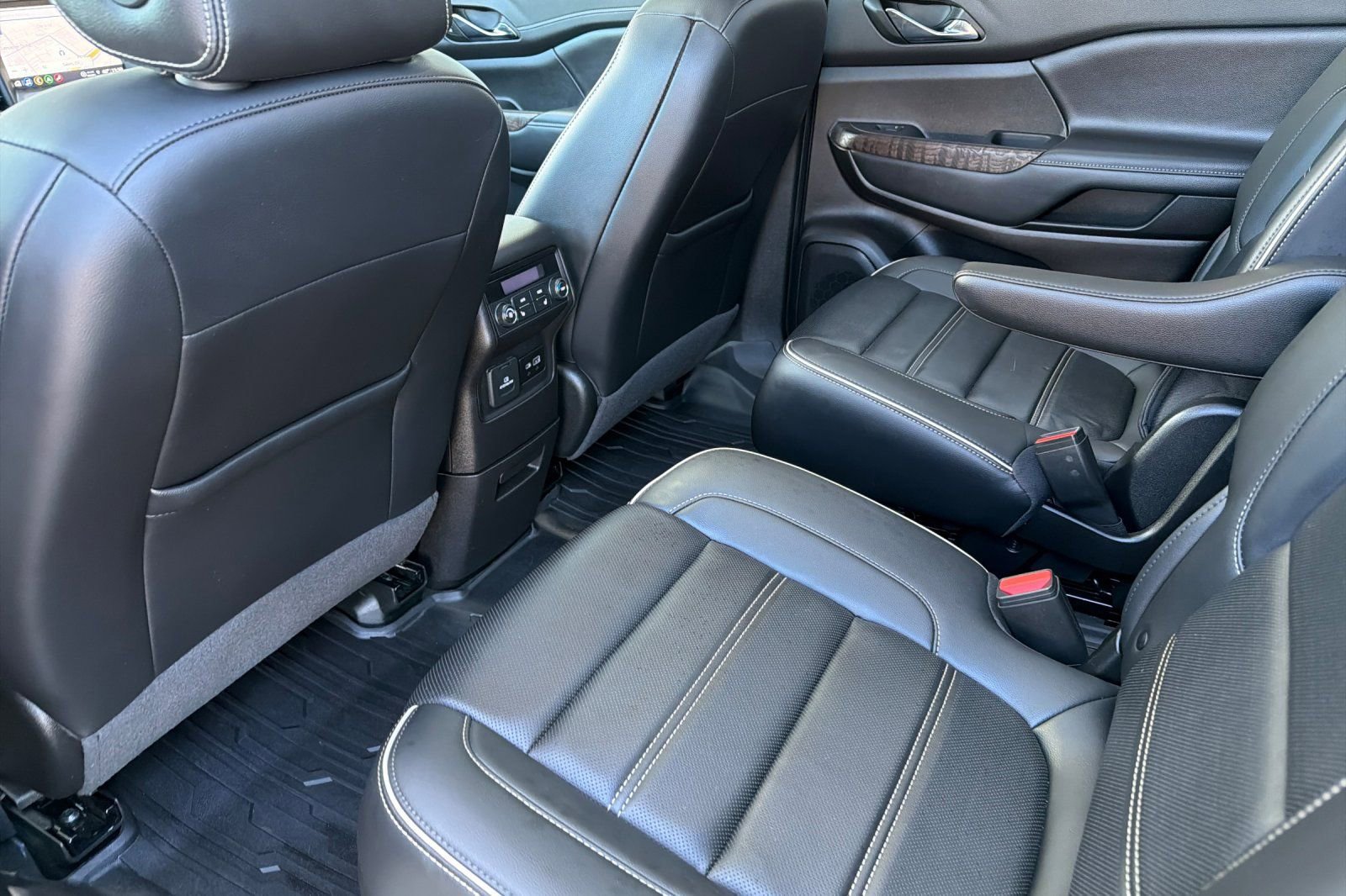 Used 2023 GMC Acadia Denali w/ Black Diamond Edition image 12