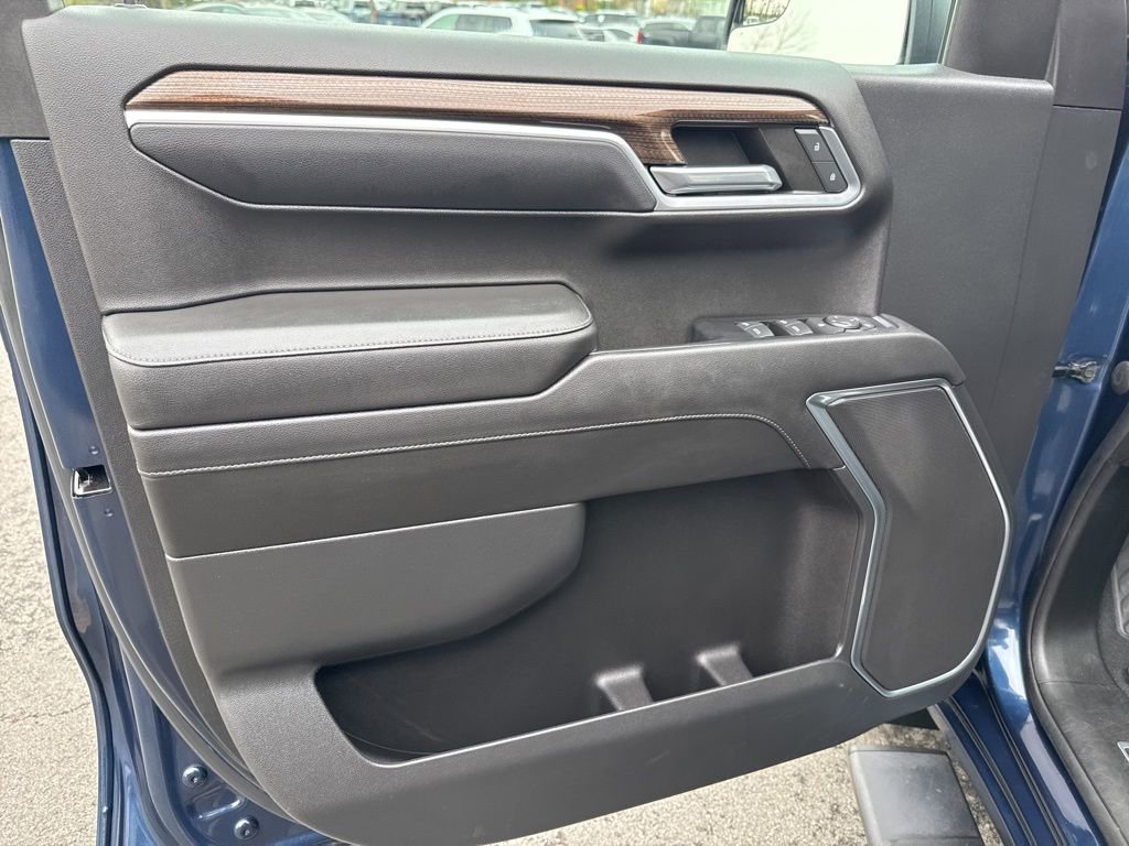 Used 2022 Chevrolet Silverado 1500 LT AWD/4WD image 16
