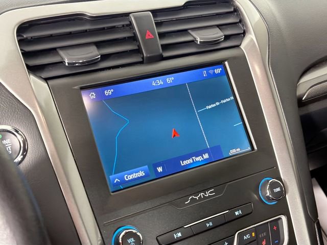 Used 2020 Ford Fusion SE AWD/4WD image 14