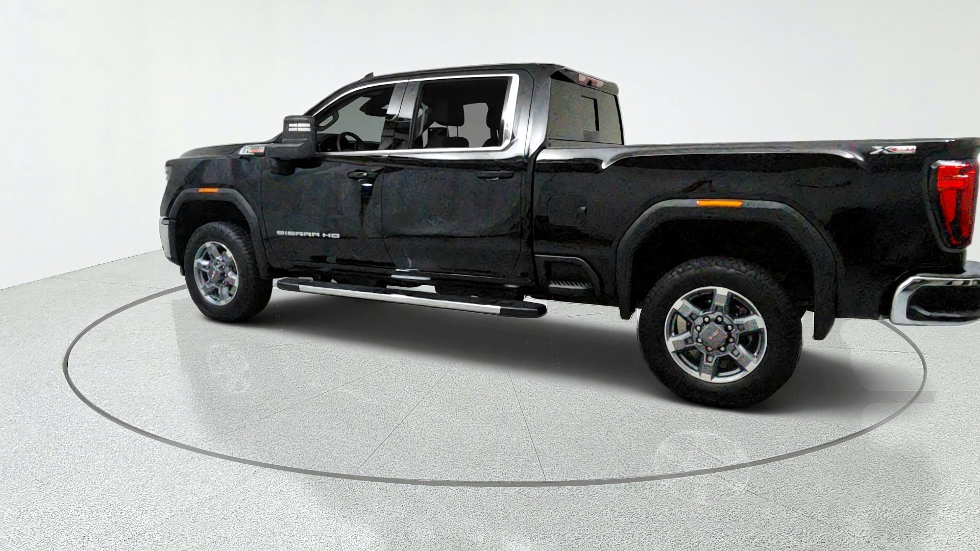 Used 2025 GMC Sierra 2500 SLE w/ SLE Value Package; AWD/4WD image 3