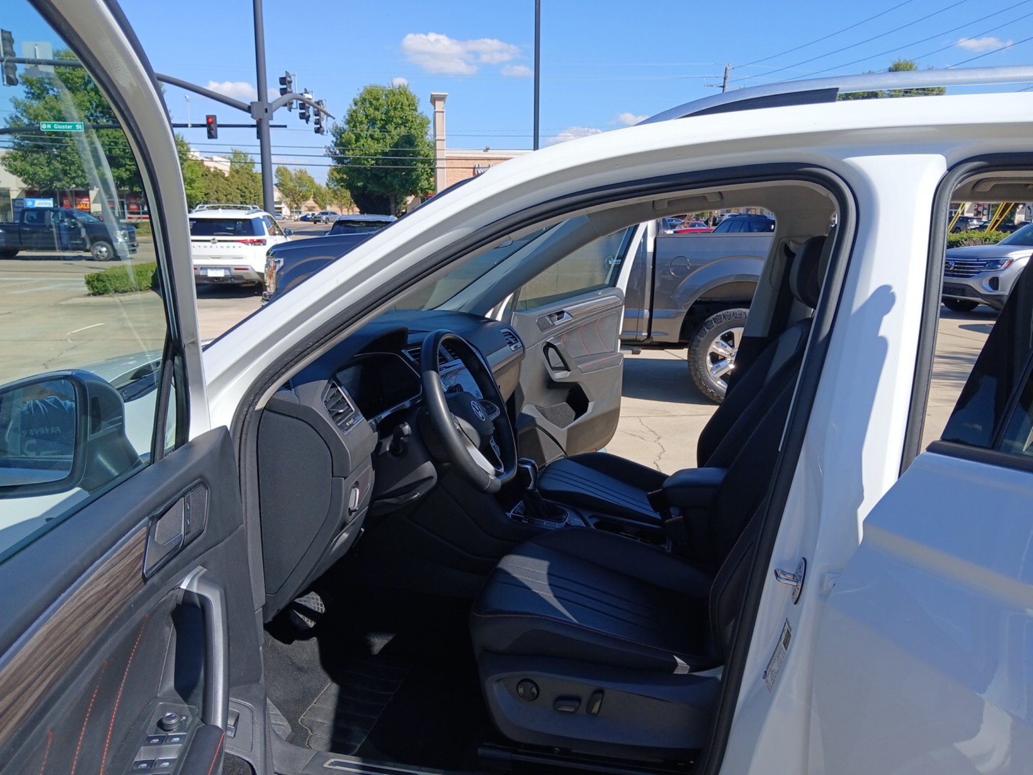 Used 2024 Volkswagen Tiguan Wolfsburg Edition AWD/4WD image 10