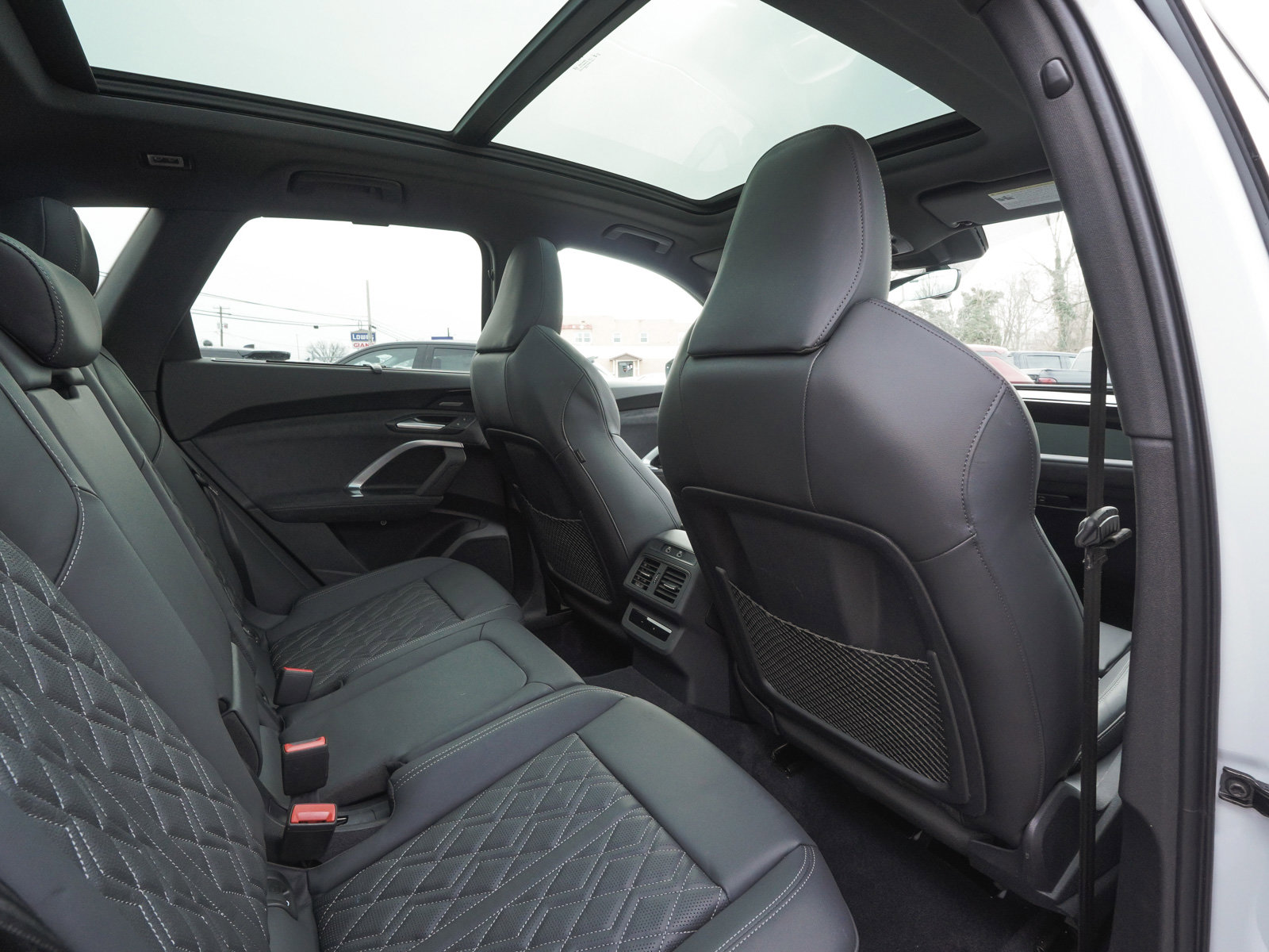 Used 2025 Audi SQ5 Premium Plus w/ Premium Plus Package image 37