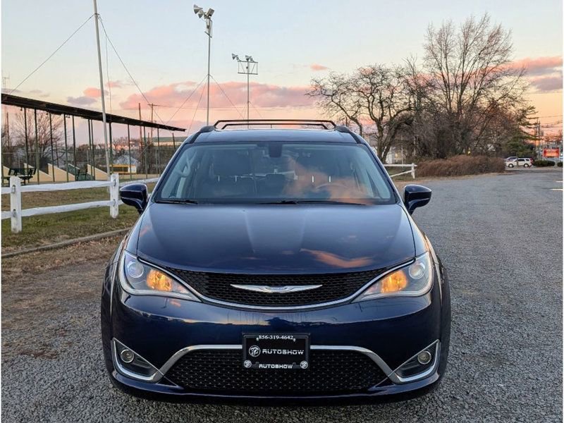 Used 2017 Chrysler Pacifica Touring-L image 2